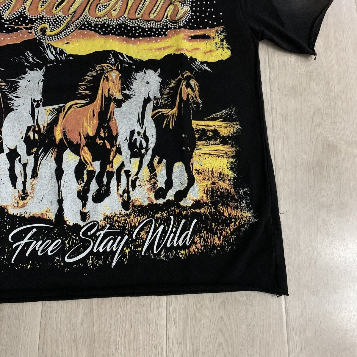 MAJESTIK Live Free Horse Graphic Short-Sleeve T-Shirt