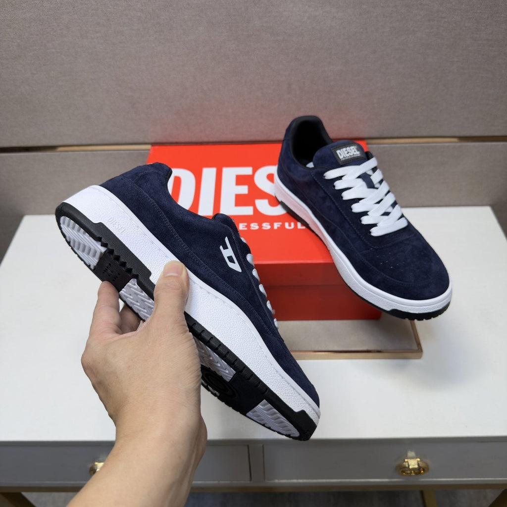 Diesel Men's Navy Blue and White Low-Top Sneakers