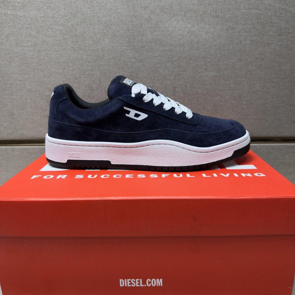 Diesel Men's Navy Blue and White Low-Top Sneakers